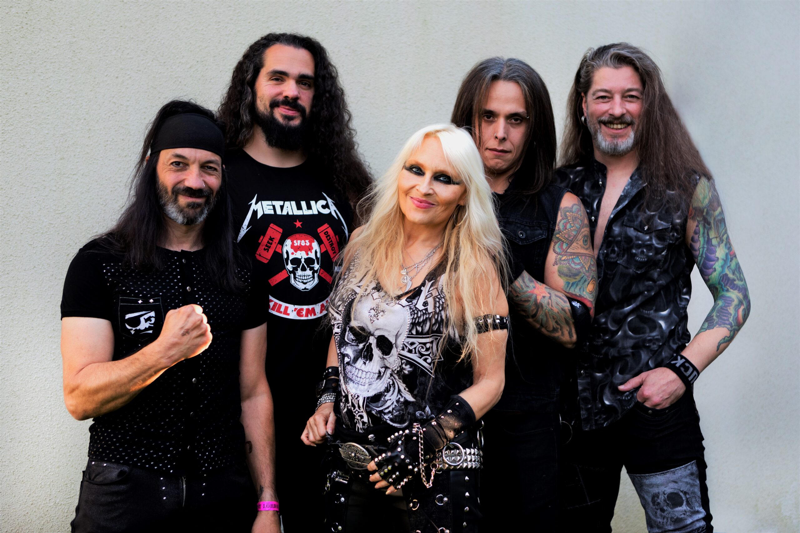 Doro_Band1-scaled.jpg